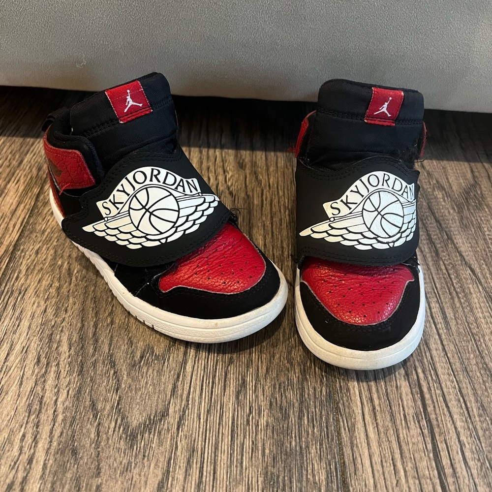 Nike Sky Jordan child shoe size 9c / red, black + white BQ7196-001